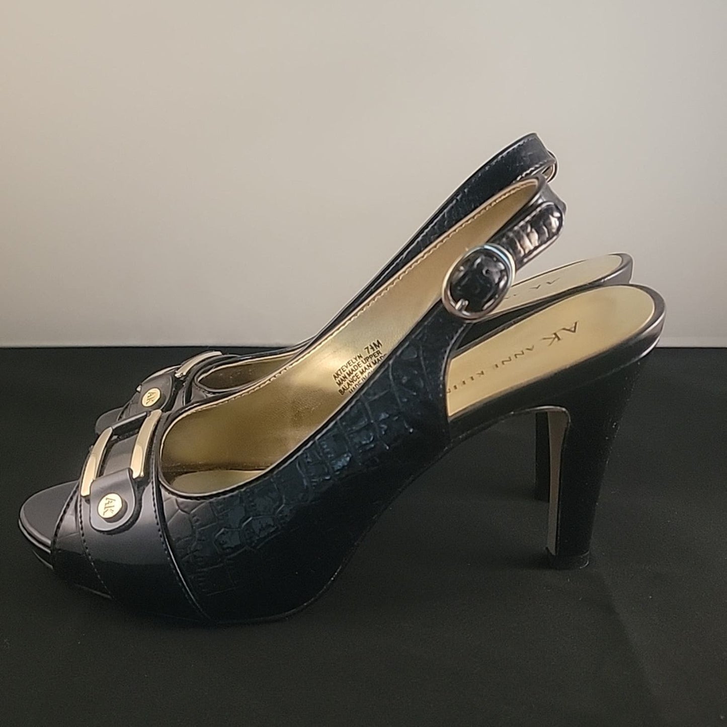 ANNE KLEIN | Navy heels | 7.5M
